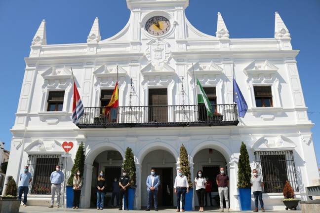 Huelva de luto por las víctimas mortales del coronavirus 7 Huelva de luto por las víctimas mortales del coronavirus