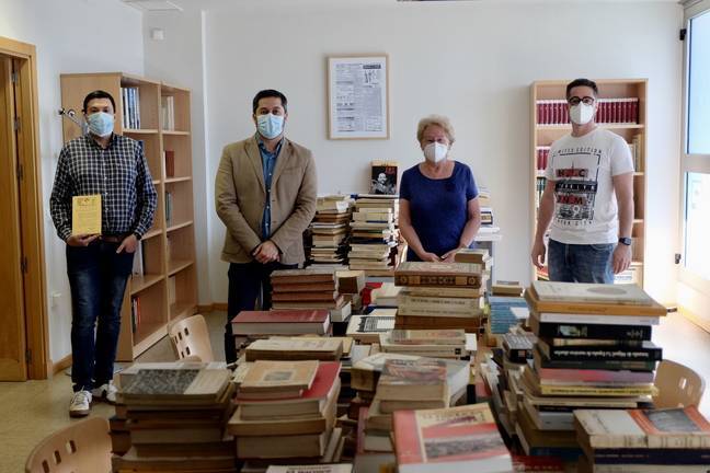 Donación de la familia de José Luis Gozálvez de la biblioteca de este historiador y escritor