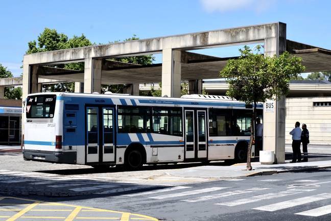 Emtusa restablece el 100% del servicio y amplía hasta el 50% el aforo de sus autobuses