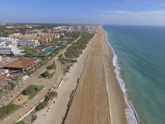 Lepe y Almonte se llevan el grueso de las ayudas a playas de la Junta por la Covid-19
