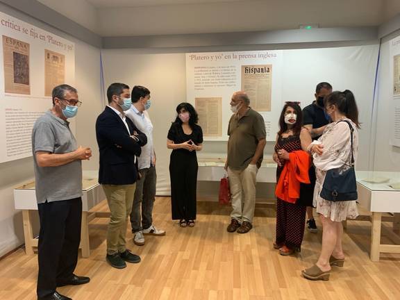 Una exposición sobre ‘Platero y yo’ realza la relación entre Jesús Hermida y Juan Ramón