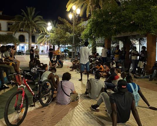 El Defensor del Pueblo pide regularizar a los inmigrantes residentes en los asentamientos