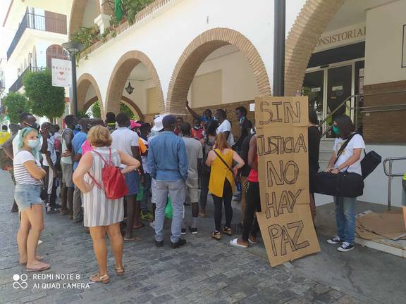 El Defensor del Pueblo pide regularizar a los inmigrantes residentes en los asentamientos 2 El Defensor del Pueblo pide regularizar a los inmigrantes residentes en los asentamientos