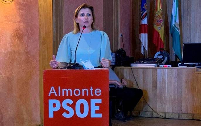 Azucena León, elegida nueva secretaria general del PSOE de Almonte
