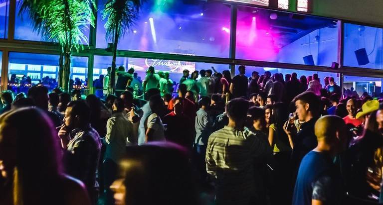 La Junta obliga a las discotecas a fichar a los clientes pero les deja abrir hasta las 5 de la madrugada
