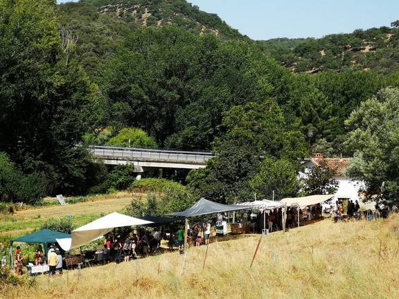 La asociación ‘Pies en la Tierra’ organiza nuevos mercados agrícolas en la Sierra 2 La asociación ‘Pies en la Tierra’ organiza nuevos mercados agrícolas en la Sierra