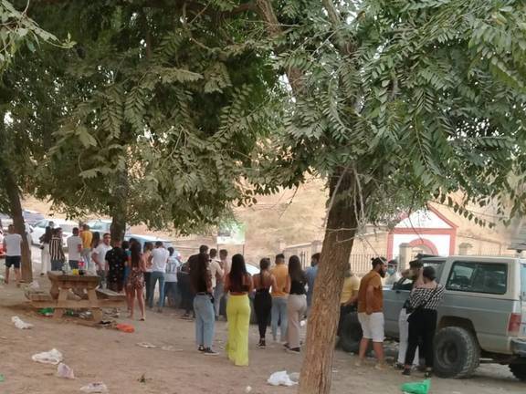 Escacena denuncia las grandes concentraciones de jóvenes en botellones de la localidad
