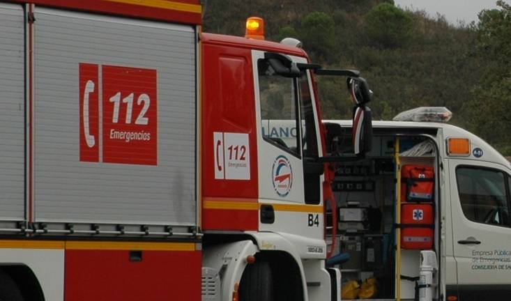 Una mujer fallecida y dos menores heridos tras chocar contra un camión en Villanueva de los Castillejos
