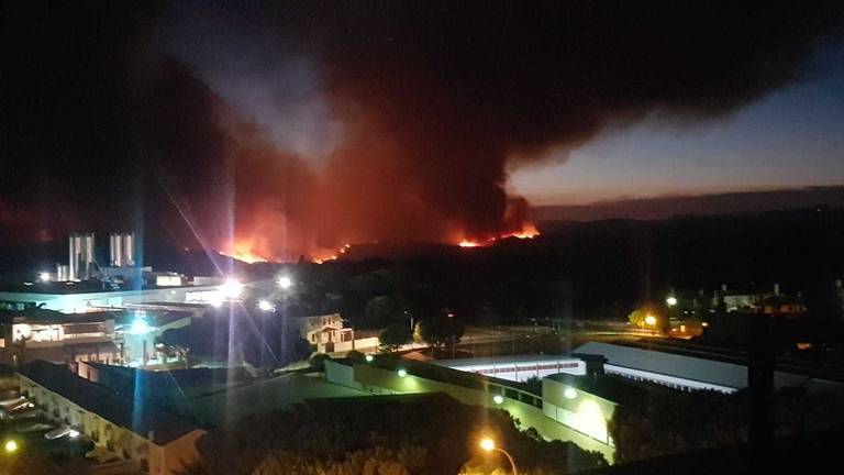 El incendio, fuera de control, se planta a las puertas de Zalamea y a tiro de piedra de El Campillo y Minas de Riotinto 3 El incendio, fuera de control, se planta a las puertas de Zalamea y a tiro de piedra de El Campillo y Minas de Riotinto