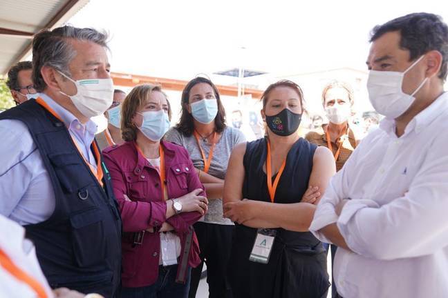 Grandes masas de eucaliptos alimentan un fuego que lleva ardiendo cinco días 2 Grandes masas de eucaliptos alimentan un fuego que lleva ardiendo cinco días