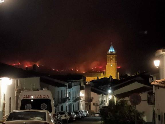 El incendio, fuera de control, se planta a las puertas de Zalamea y a tiro de piedra de El Campillo y Minas de Riotinto 1 El incendio, fuera de control, se planta a las puertas de Zalamea y a tiro de piedra de El Campillo y Minas de Riotinto