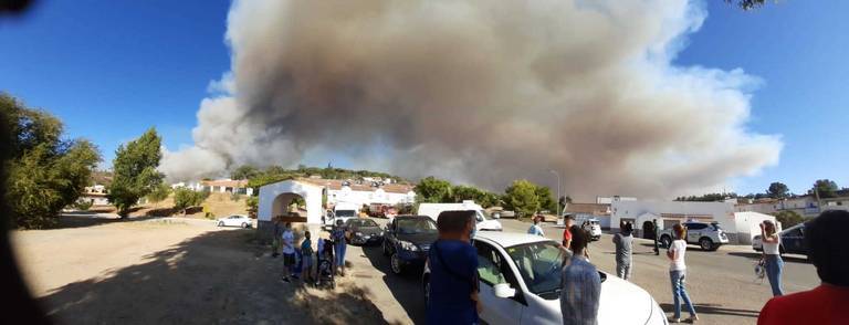 El incendio de Olivargas es un pulpo de fuego: abarca desde Aguas Teñidas hasta Valverde 3 El incendio de Olivargas es un pulpo de fuego: abarca desde Aguas Teñidas hasta Valverde