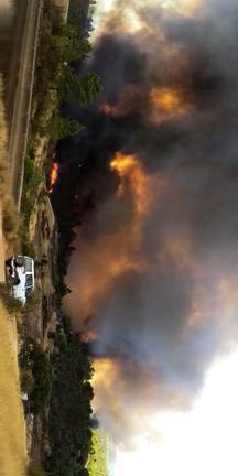 Un incendio forestal pone en alerta máxima a Aguas Teñidas, Mina Magdalena, Cueva de la Mora y Monte Blanco