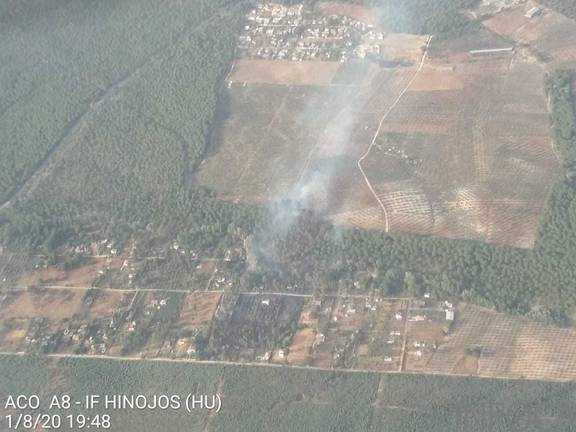 Extinguido el incendio forestal en el paraje de Las Moreras, en Hinojos