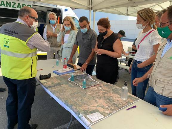 Autoridades regionales y provinciales en su visita al Puesto de Mando