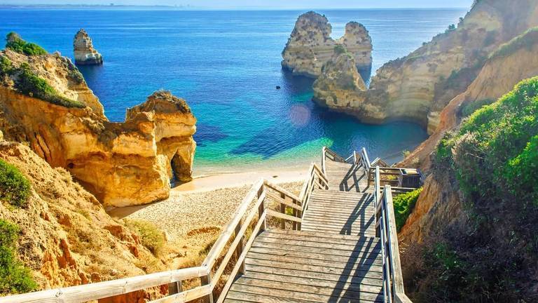 Los onubenses apuestan por la provincia y Portugal como destinos para sus vacaciones