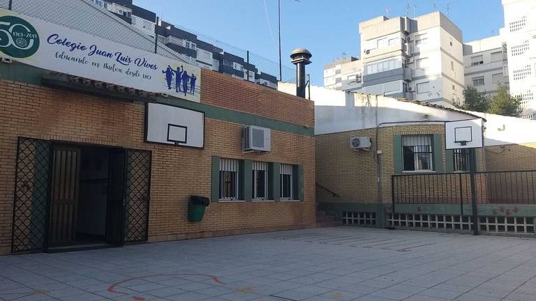 El colegio Juan Luis Vives cierra sus puertas por casos de Covid: "Nos hemos visto indefensos" 1 El colegio Juan Luis Vives cierra sus puertas por casos de Covid: "Nos hemos visto indefensos"