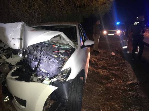 Aljaraque: Cuatro heridos en un accidente tras chocar un coche con un pino