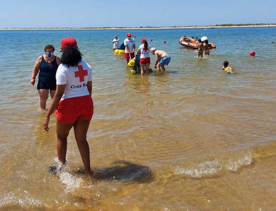 Más de 130 onubenses con discapacidad han disfrutado este verano de “Un Baño sin Barreras”