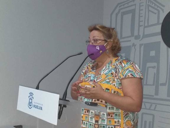 Mónica Rossi pide al Ayuntamiento que apoye “el imprescindible trabajo social” del Distrito 5