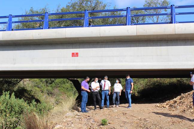Diputación finaliza las obras en Paterna del Campo del puente sobre el arroyo del Tamujoso