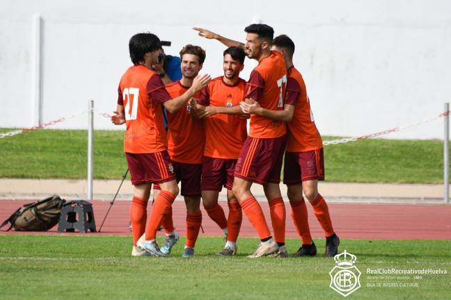 Víctor Barroso lidera el primer y triunfal ensayo del Recreativo (2-0)