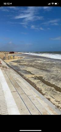 Imágenes espectaculares del temporal en Huelva, que ya causa destrozos en el litoral 1 Imágenes espectaculares del temporal en Huelva, que ya causa destrozos en el litoral