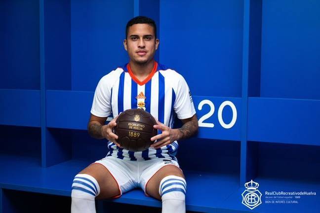 Yaimil Medina, 6.900 kilómetros y el privilegio de vestir la camiseta del Recre