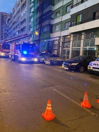 Los bomberos actúan en un escape de gas en una vivienda de la avenida Miss Whitney