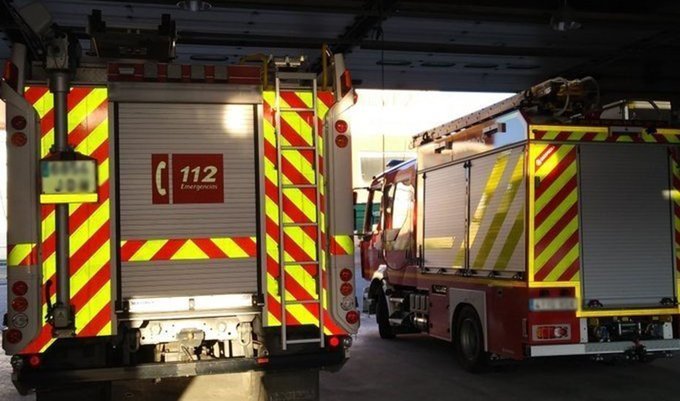 Seis personas desalojadas en Moguer al arder tres cocheras habilitadas como viviendas