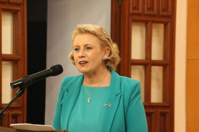Rocío Fernández Berrocal recibe el Perejil de Plata por su “incansable labor” en torno a la obra de Juan Ramón Jiménez