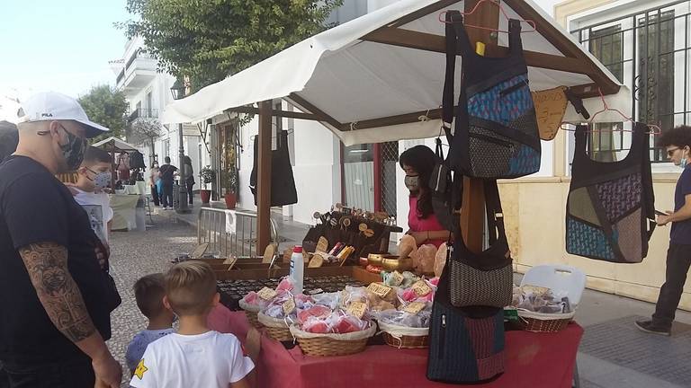 El Ayuntamiento de Aracena promueve un mercadillo de artesanía durante el puente
