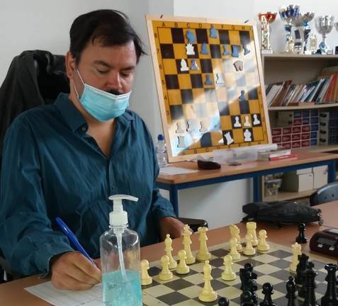 El rocianero Carlos López gana el Campeonato Provincial Absoluto de Ajedrez