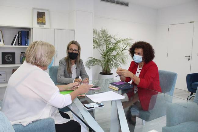 La alcaldesa de San Bartolomé pide a Juanma Moreno una solución al problema sanitario