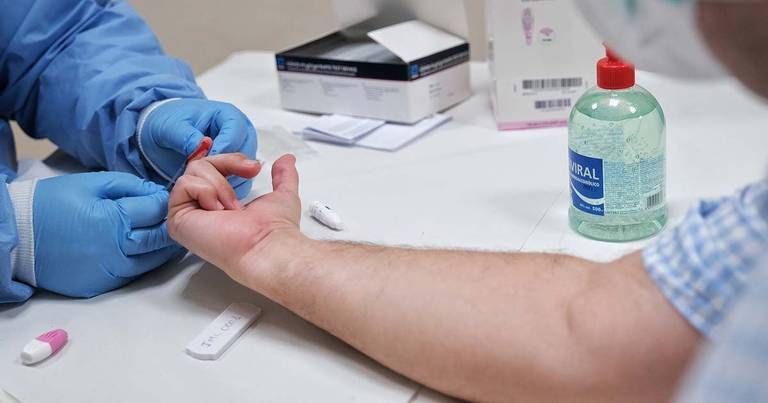 Los retrasos de Salud llevan a los pacientes a los laboratorios privados para descartar el Covid 2 Los retrasos de Salud llevan a los pacientes a los laboratorios privados para descartar el Covid