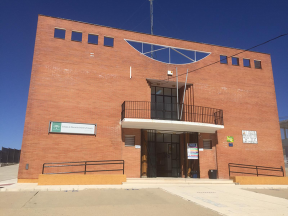 La directora del CEIP Los Perales: “Decidimos cerrar el edificio de infantil entero tras registrar dos positivos”