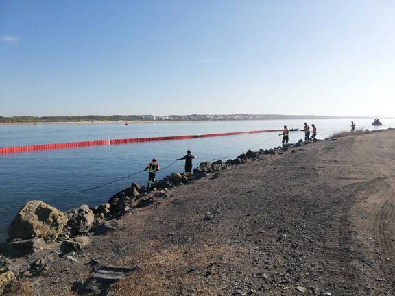 Simulacro de acción para afrontar un vertido de hidrocarburos en la Ría de Huelva