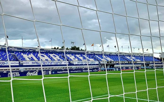 Un campo maldito para el Recre que engrosa el pecado de Claudio Barragán