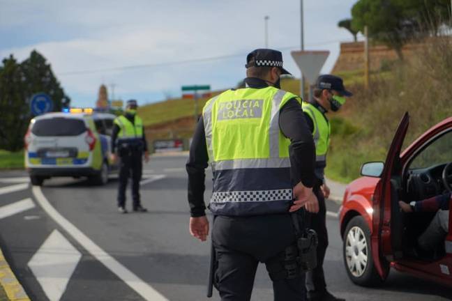Refuerzan los controles en Ayamonte: la Policía cierra al tráfico dos accesos al pueblo