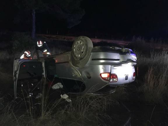 Misterioso accidente de tráfico en Moguer: los bomberos intervienen y no encuentran al conductor