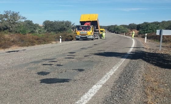 Aroche: dos heridos en una colisión frontal en la A-495