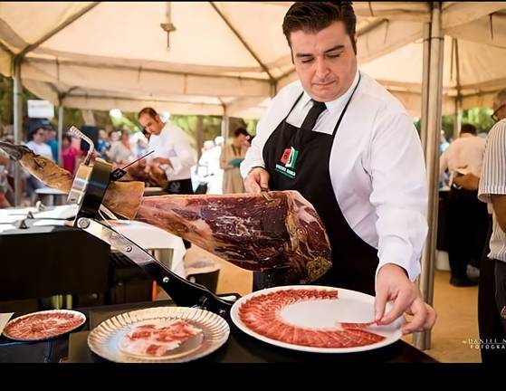 Pizzas solidarias de jamón ibérico para ayudar al Banco de Alimentos