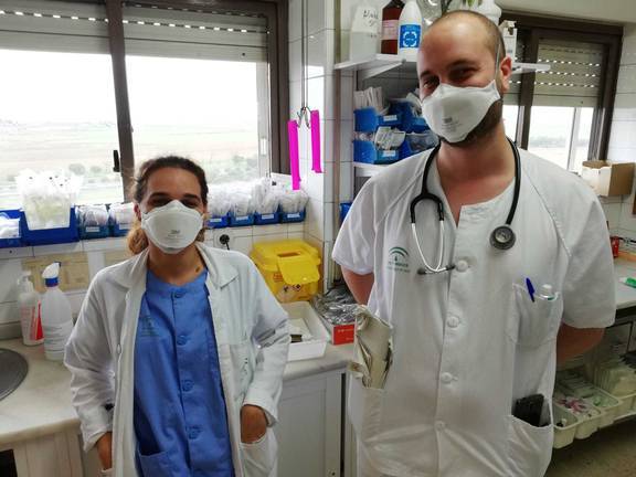 Los sanitarios del Infanta Elena decoran con ilusión su Navidad más atípica 4 Los sanitarios del Infanta Elena decoran con ilusión su Navidad más atípica