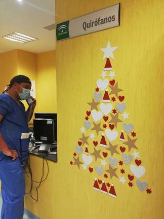 Los sanitarios del Infanta Elena decoran con ilusión su Navidad más atípica 7 Los sanitarios del Infanta Elena decoran con ilusión su Navidad más atípica