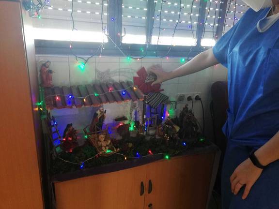 Los sanitarios del Infanta Elena decoran con ilusión su Navidad más atípica 6 Los sanitarios del Infanta Elena decoran con ilusión su Navidad más atípica