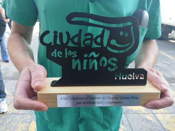 Los sanitarios del Infanta Elena decoran con ilusión su Navidad más atípica 12 Los sanitarios del Infanta Elena decoran con ilusión su Navidad más atípica
