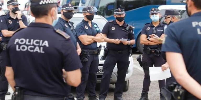 La Policía Local controla la Navidad: amplio despliegue por las normas anticovid