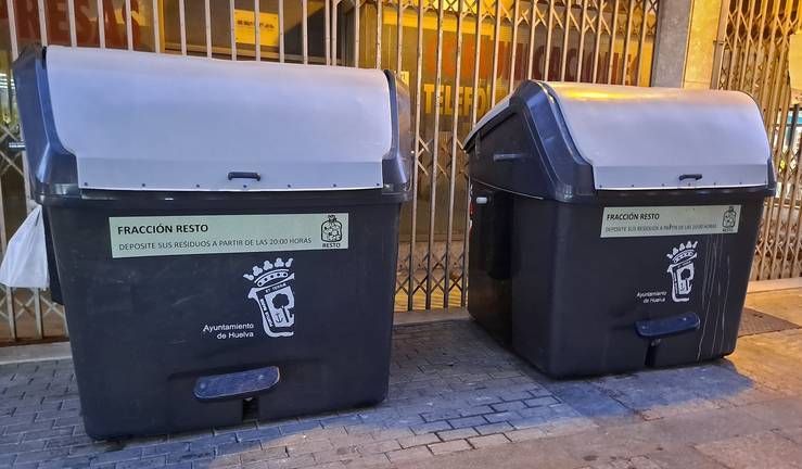 Los ayuntamientos más poblados conciencian sobre la correcta forma de desechar las mascarillas