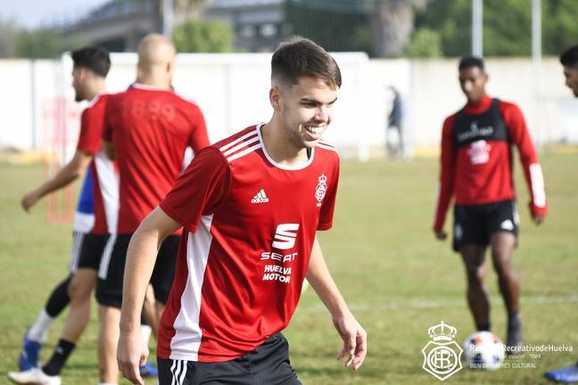 El vestuario del Recreativo renueva su apuesta por Claudio Barragán