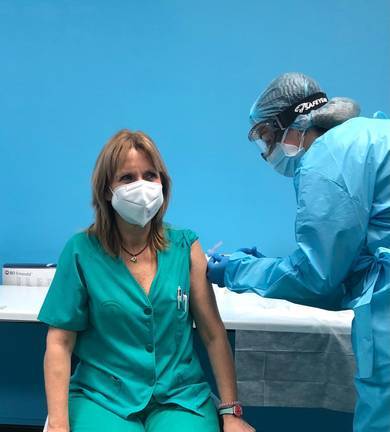 Los sanitarios se vacunan para combatir la tercera ola "más fuertes que nunca" 6 Los sanitarios se vacunan para combatir la tercera ola "más fuertes que nunca"